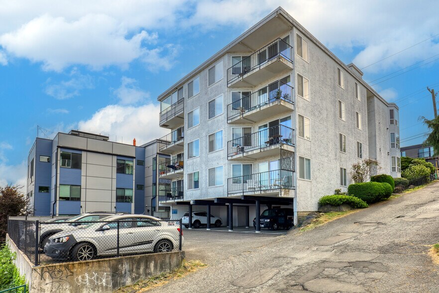 501 Highland Dr, Seattle, WA à vendre - Photo de l’immeuble – Image 1 sur 5