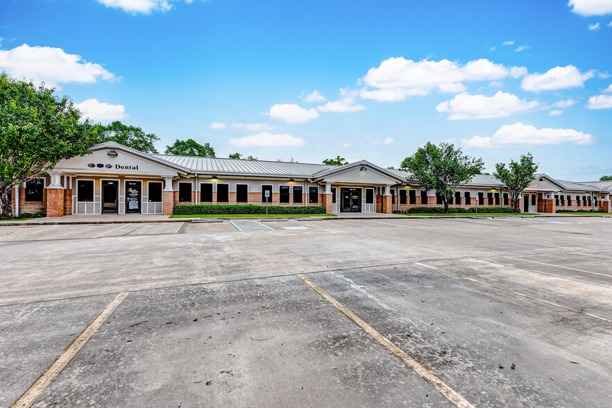 5751 Blythewood St, Houston, TX à louer - Photo de l’immeuble – Image 2 sur 40