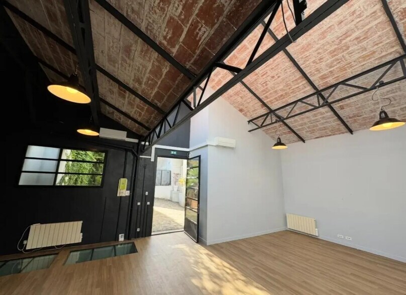 Local d'activités dans Cachan à vendre - Photo de l’immeuble – Image 2 sur 6