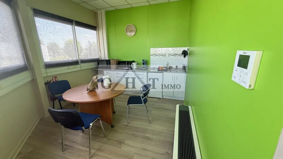 Bureau dans Quincy-Voisins à louer - Photo de l’immeuble – Image 3 sur 7