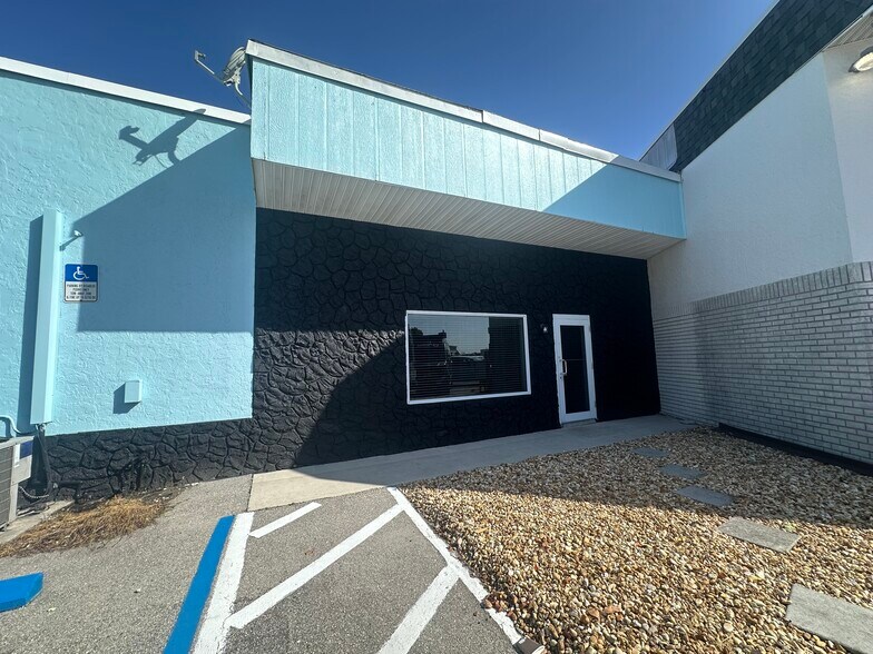 1201 SE 9th Ter, Cape Coral, FL à louer - Photo de l’immeuble – Image 2 sur 14