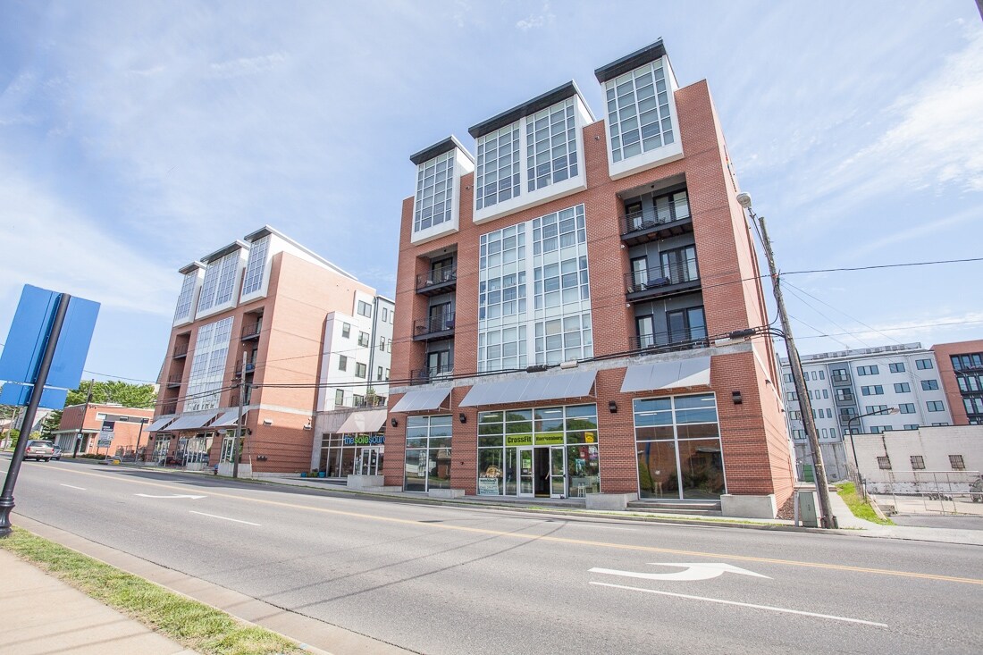 233-241 E Market St, Harrisonburg, VA à louer Photo principale– Image 1 sur 2