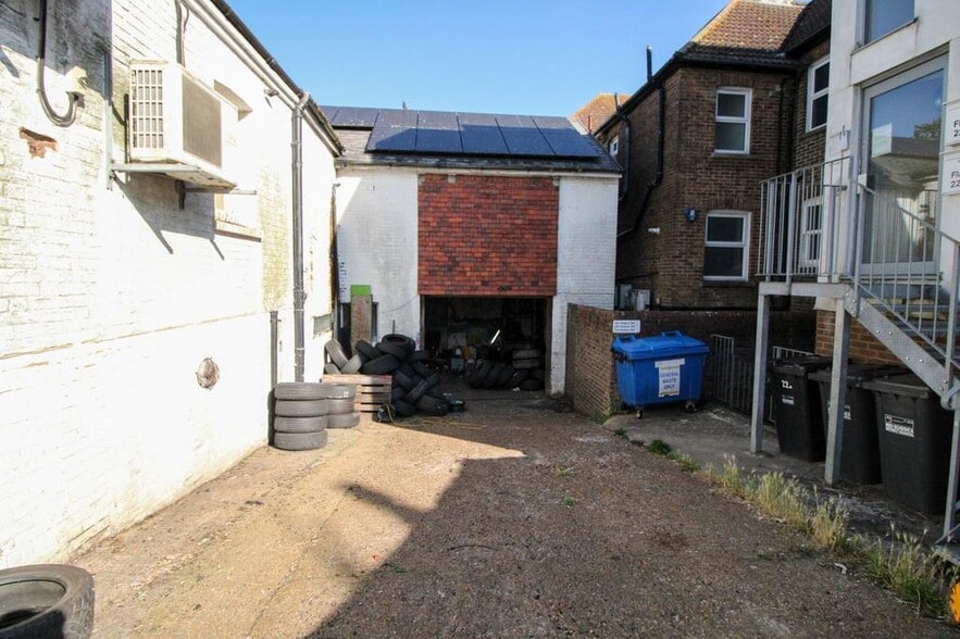 22 Station Rd, Burgess Hill à vendre - Photo de l’immeuble – Image 3 sur 21