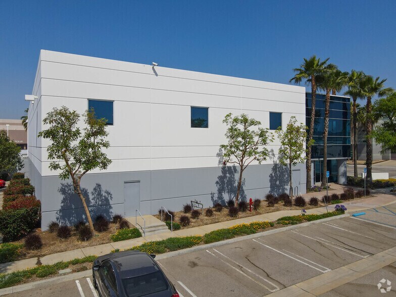 14350 Arminta St, Panorama City, CA à louer - Photo de l’immeuble – Image 3 sur 16