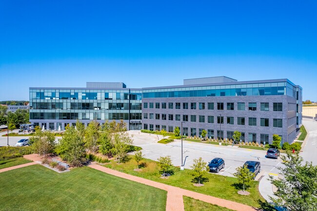 Plus de détails pour 10100 W Innovation Dr, Wauwatosa, WI - Bureau à louer