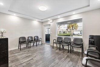 2482 Secoffee Ter, Coconut Grove, FL à louer Photo intérieure– Image 2 sur 28