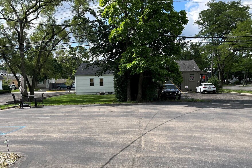 1132 Webster St, Birmingham, MI à louer - Photo de l’immeuble – Image 3 sur 9