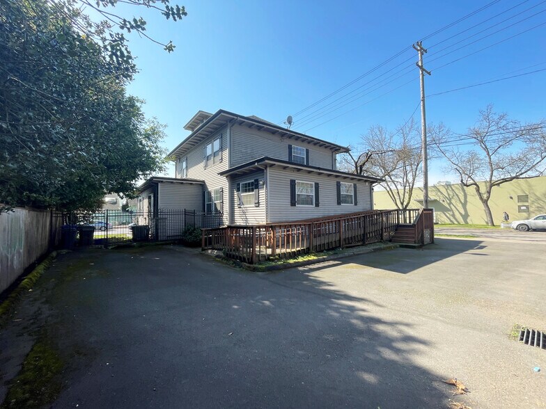 795 W 7th Ave, Eugene, OR à louer - Photo de l’immeuble – Image 3 sur 13