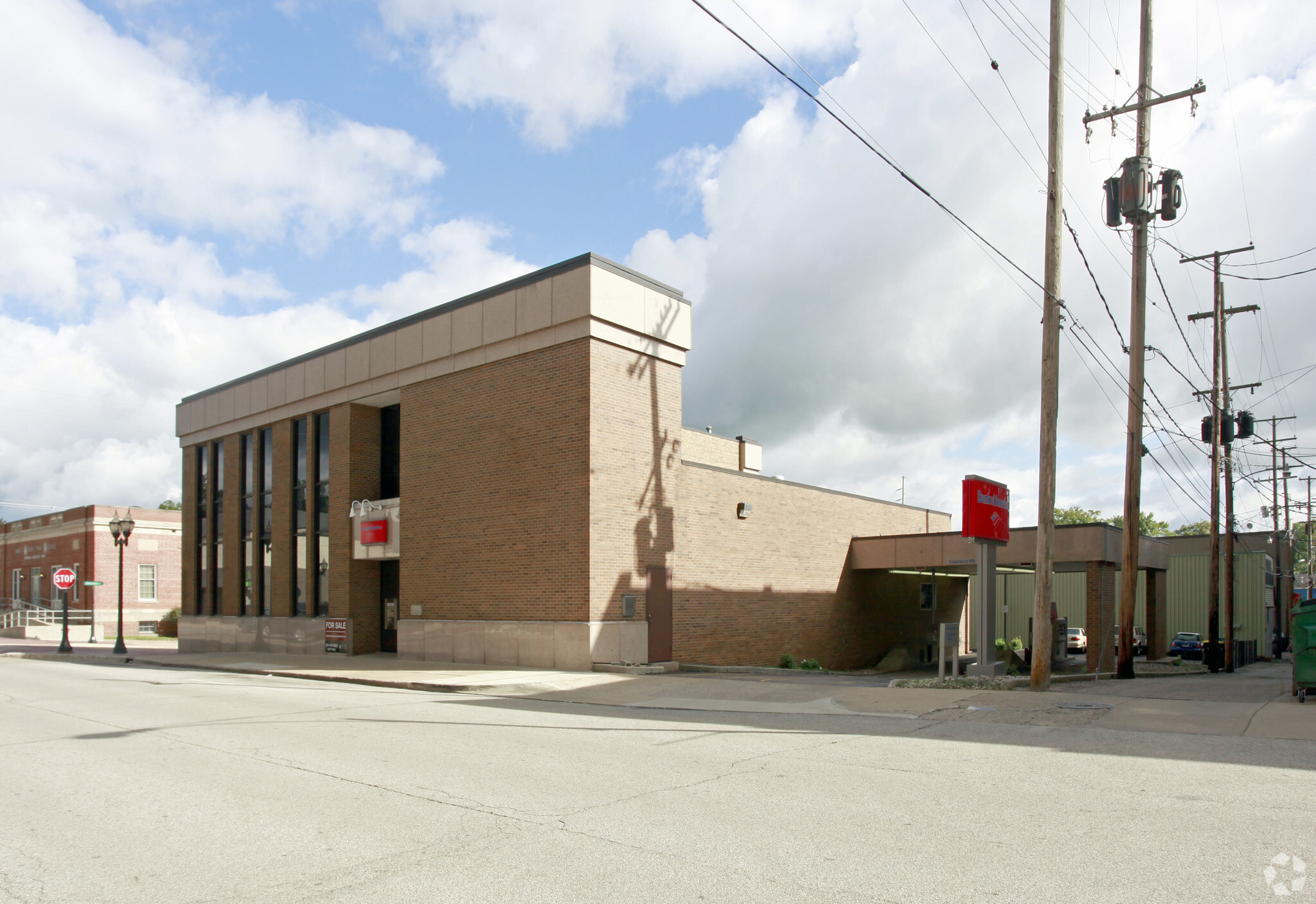 114 Commercial St, Dowagiac, MI à louer Photo principale– Image 1 sur 3