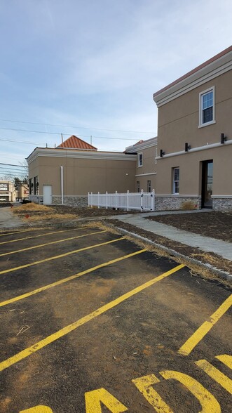 1130 Highway 34, Aberdeen, NJ à louer - Photo de l’immeuble – Image 2 sur 6