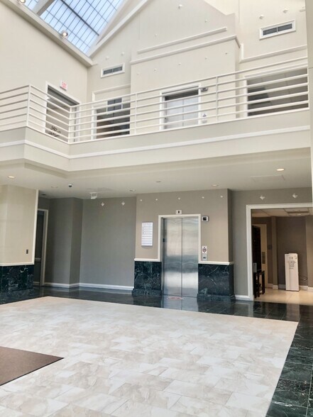 5909 Falls Of Neuse Rd, Raleigh, NC à louer - Photo de l’immeuble – Image 2 sur 4