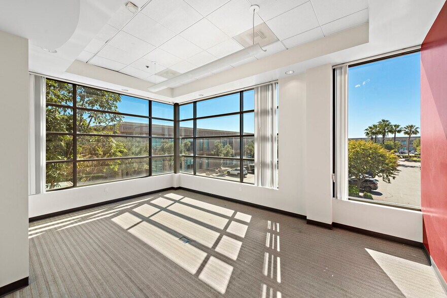 16490 Bake Pky, Irvine, CA à vendre - Photo de l’immeuble – Image 3 sur 7