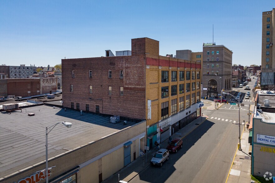 656-662 Main Ave, Passaic, NJ à louer - Photo de l’immeuble – Image 3 sur 5