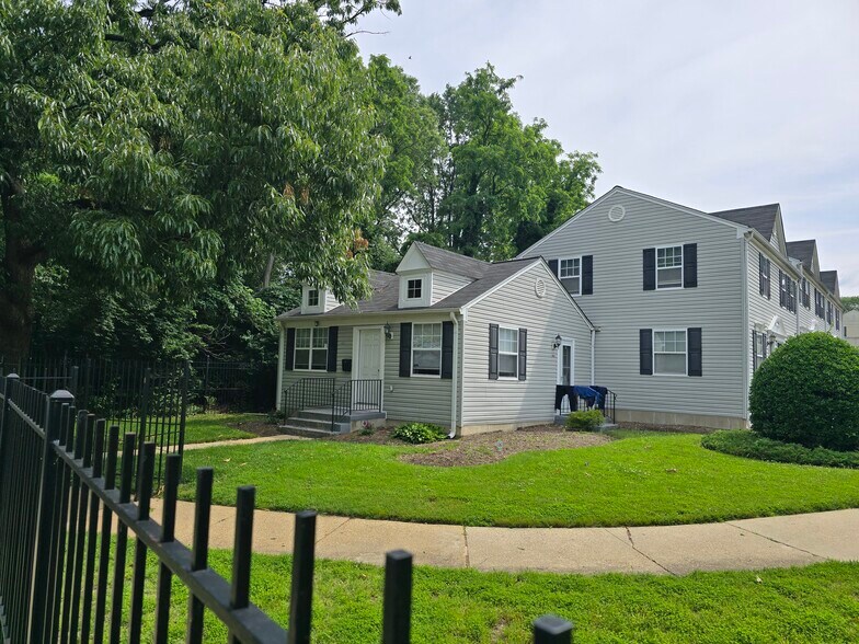 2521 Kent Town Pl, Landover, MD à vendre - Photo principale – Image 1 sur 1