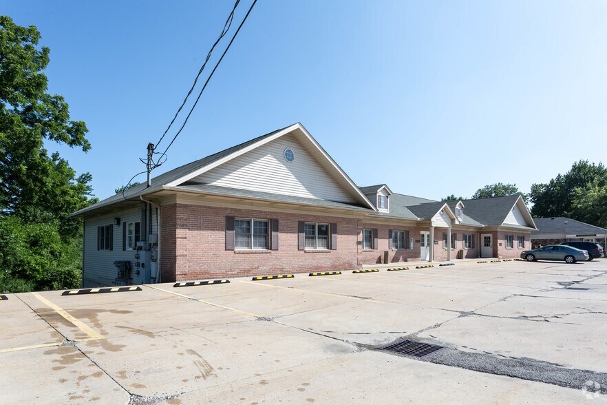 160 Cleveland St, Elyria, OH à louer - Photo de l’immeuble – Image 3 sur 14