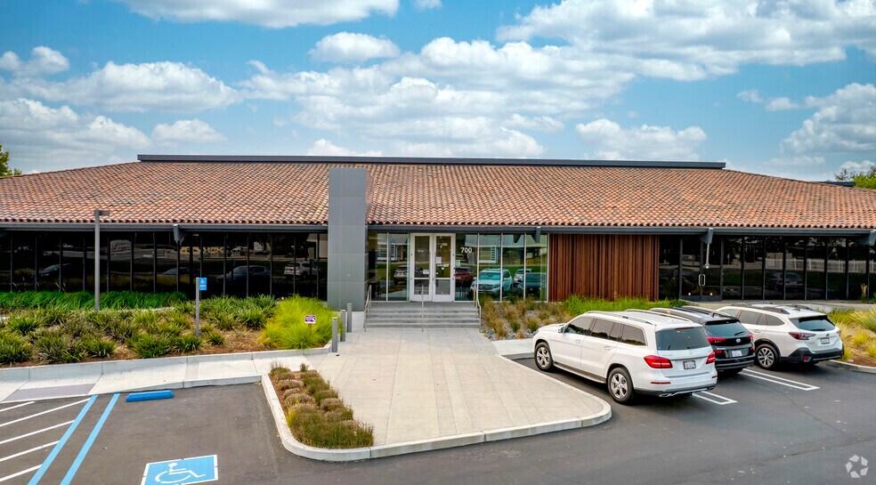 694-700 Tasman Dr, Milpitas, CA à louer - Photo de l’immeuble – Image 3 sur 4