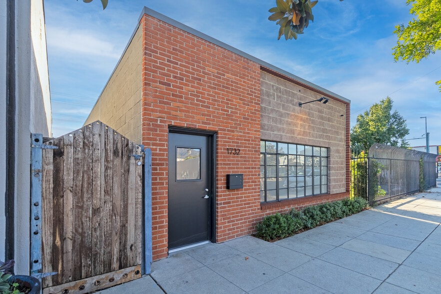 1732 Victory Blvd, Glendale, CA à louer - Photo de l’immeuble – Image 2 sur 20