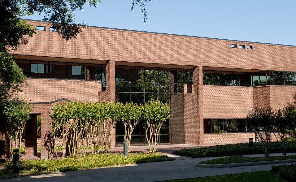 4005 Technology Dr, Angleton, TX à louer - Photo de l’immeuble – Image 1 sur 14