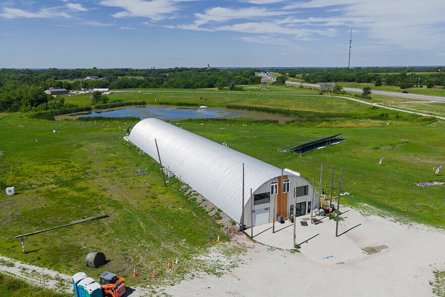 24305 Loring Rd, Lawrence, KS à vendre - Photo de l’immeuble – Image 3 sur 52