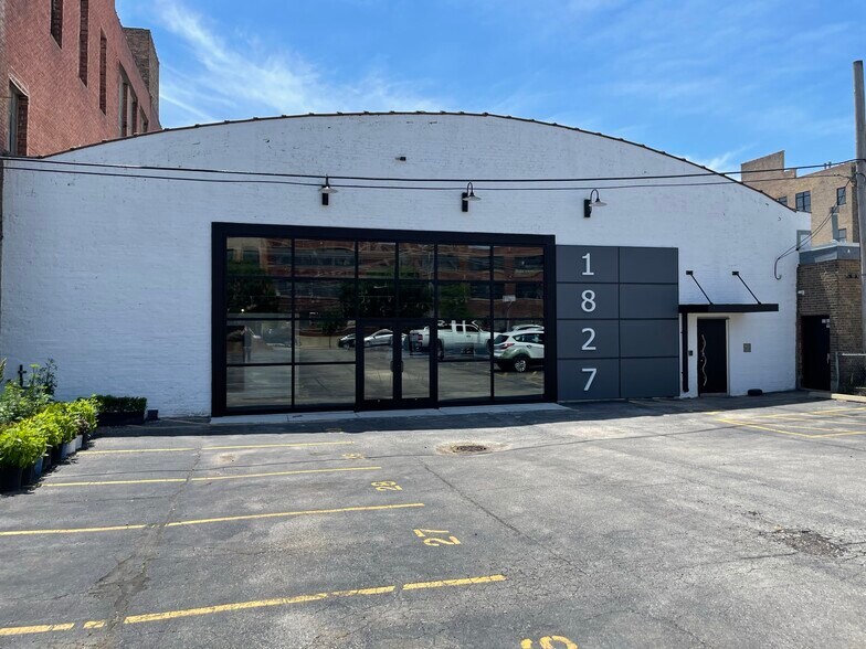 1827 W Hubbard St, Chicago, IL à louer - Photo de l’immeuble – Image 1 sur 1