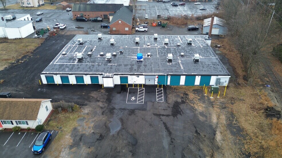 76 Broad St, Plainville, CT à louer - Photo de l’immeuble – Image 3 sur 10