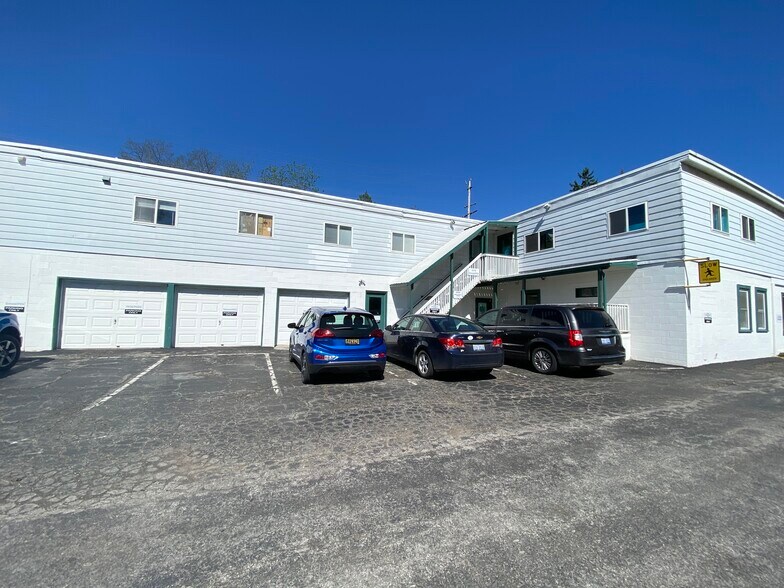 4119 Jackson Rd, Ann Arbor, MI à louer - Photo de l’immeuble – Image 2 sur 11