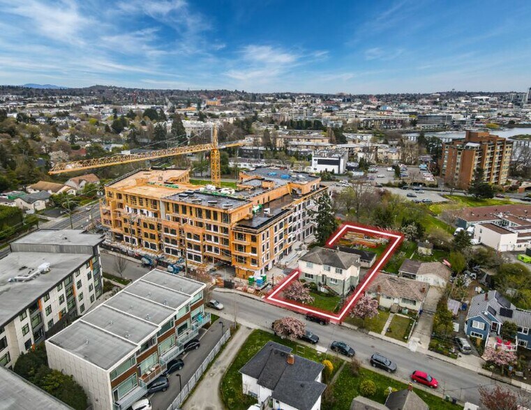 2821 Irma St, Victoria, BC à vendre - Aérien – Image 1 sur 3