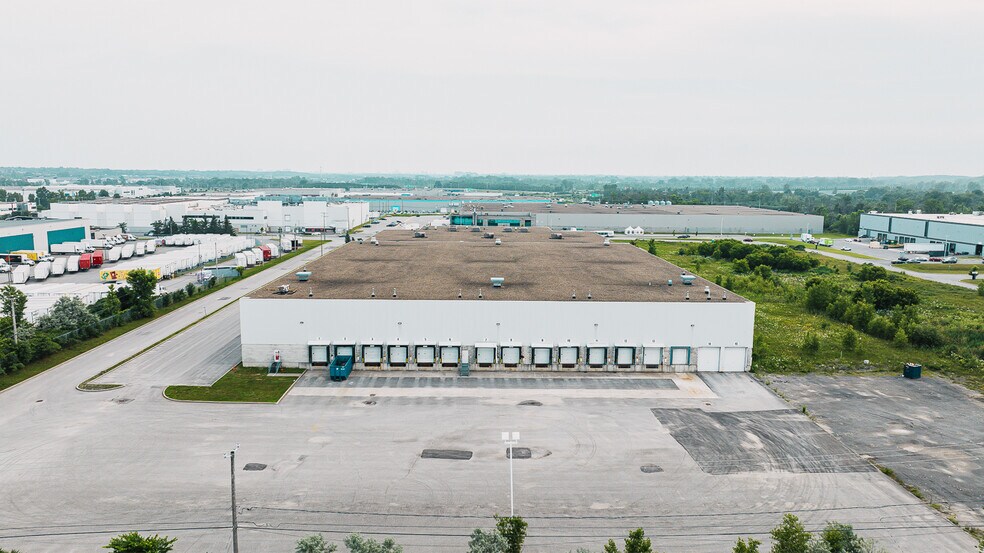 900 Pl Paul-Kane, Laval, QC à louer - Photo de l’immeuble – Image 2 sur 9