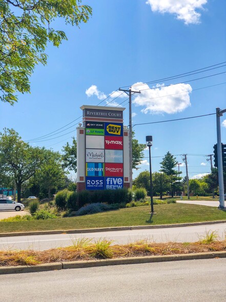 701 N Milwaukee Ave, Vernon Hills, IL à louer - Photo de l’immeuble – Image 2 sur 29