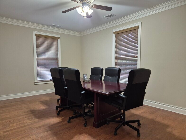 5400 Laurel Springs Pky, Suwanee, GA à louer - Photo de l’immeuble – Image 3 sur 8