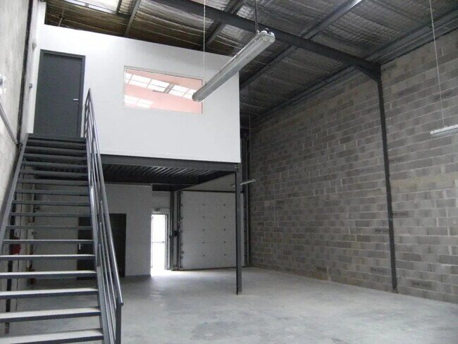 Plus de détails pour Industriel/Logistique à louer