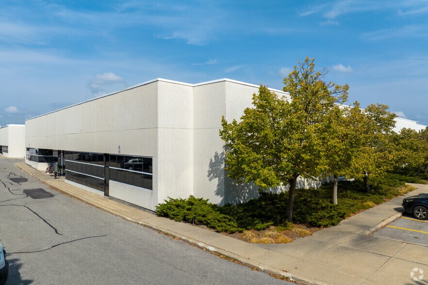 121 Granton Dr, Richmond Hill, ON à louer - Photo de l’immeuble – Image 3 sur 3