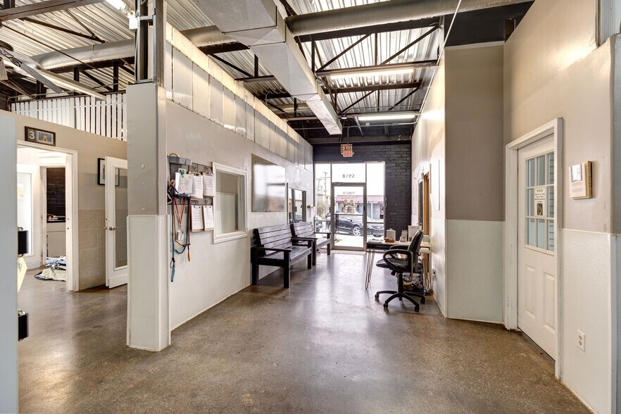 5918 Broadmoor St, Mission, KS à louer - Photo intérieure – Image 2 sur 20