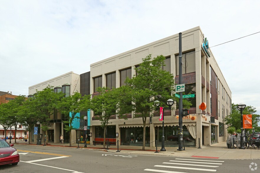 337-341 E Liberty St, Ann Arbor, MI à louer - Photo principale – Image 1 sur 18