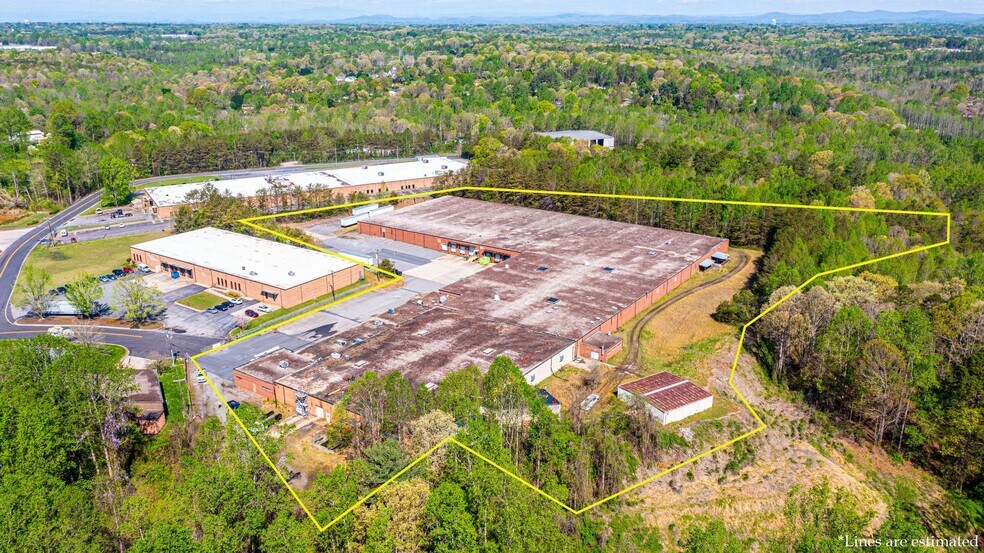 106 Somerset Dr, Conover, NC à louer - Photo de l’immeuble – Image 2 sur 25