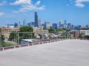 2150 S Canalport Ave, Chicago, IL à louer Photo intérieure– Image 2 sur 11