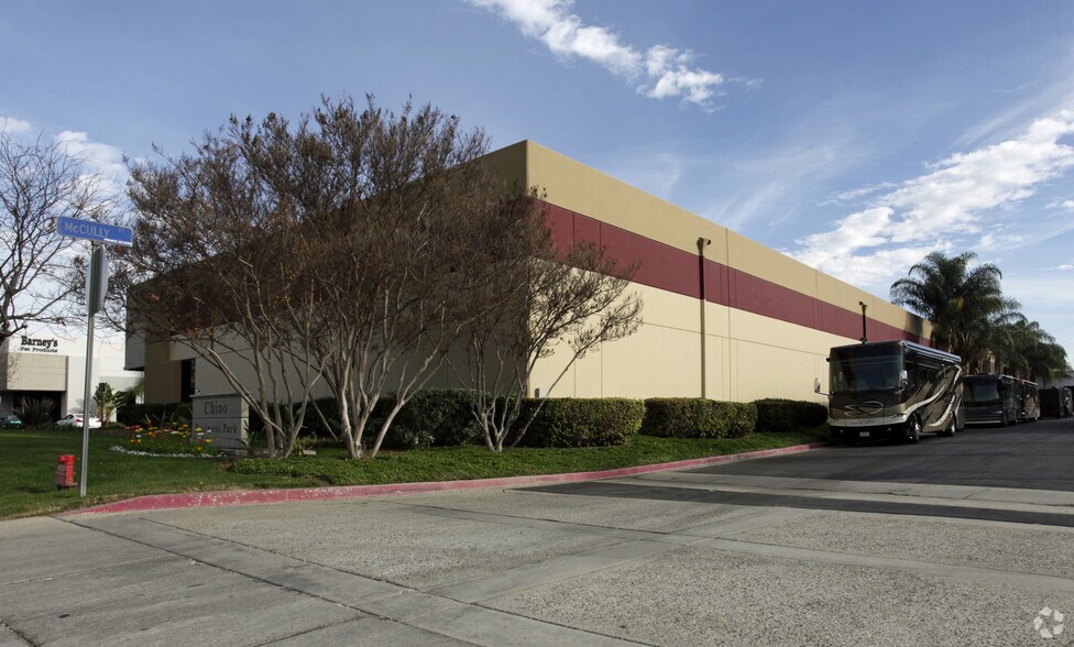 13353 Benson Ave, Chino, CA à louer - Photo de l’immeuble – Image 2 sur 3
