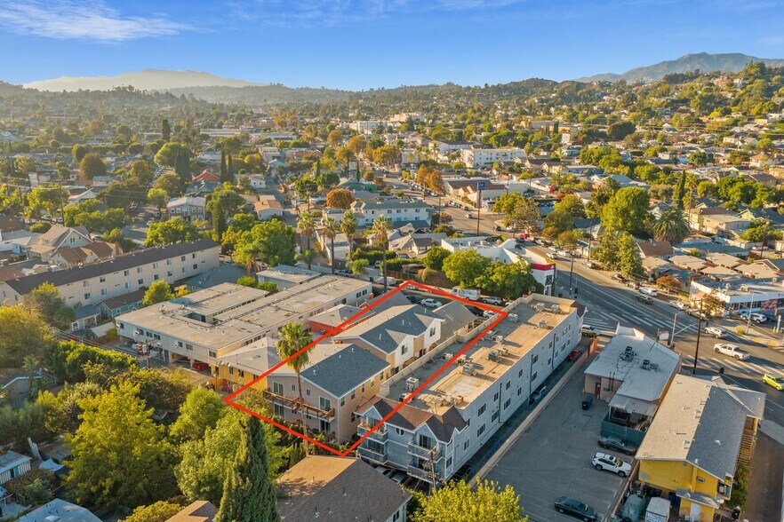 6178 Aldama St, Los Angeles, CA à vendre - Photo de l’immeuble – Image 2 sur 29