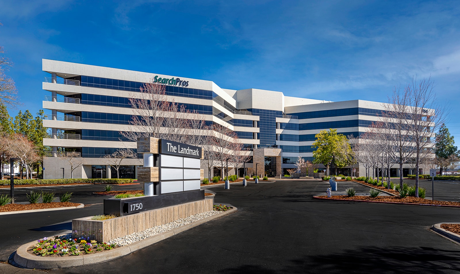 1750 Howe Ave, Sacramento, CA à louer Photo principale– Image 1 sur 8