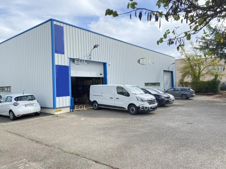 Local d’activités dans Chassieu à louer - Photo de l’immeuble – Image 3 sur 15