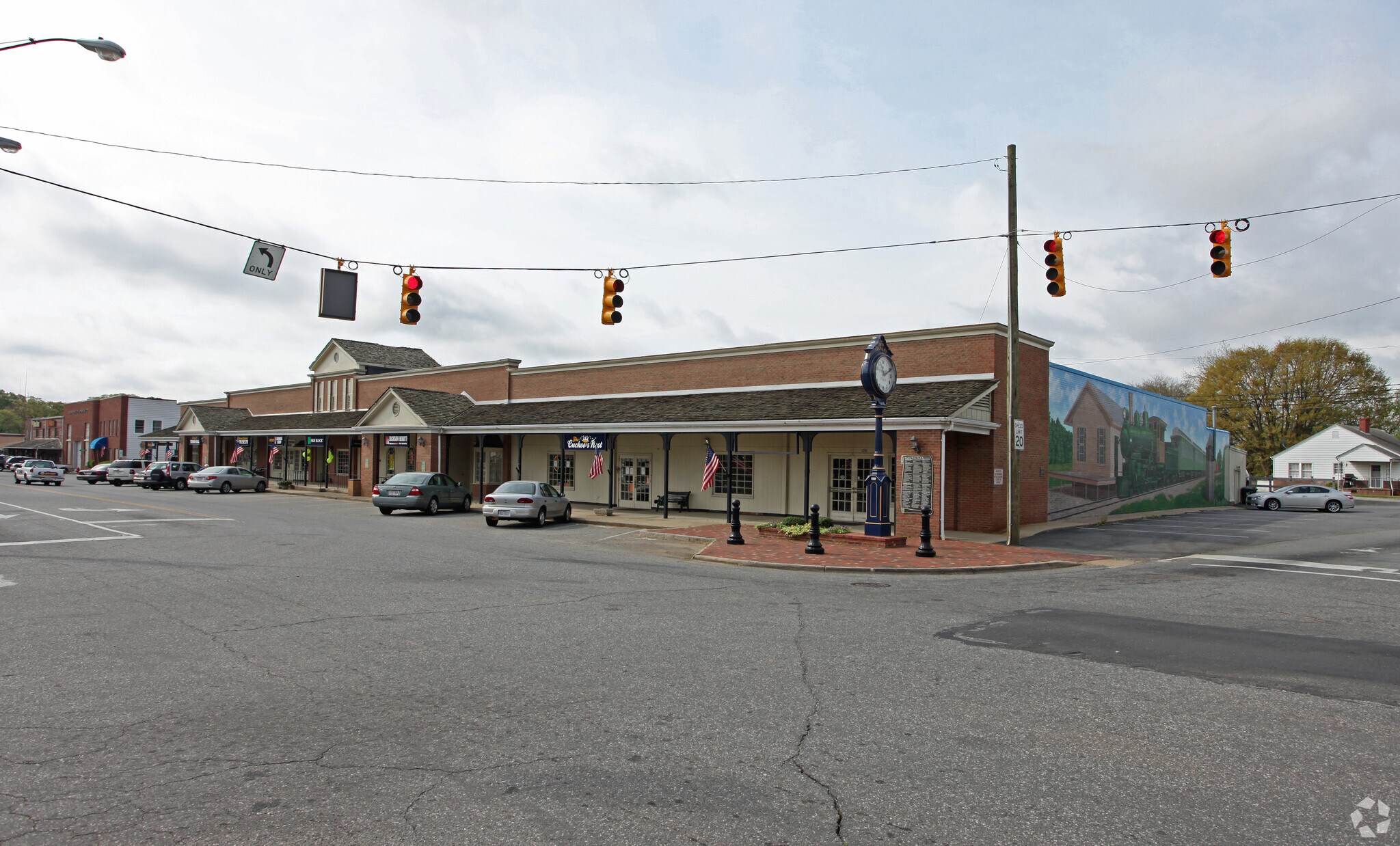 100-112 S Main St, Stanley, NC à louer Photo principale– Image 1 sur 8