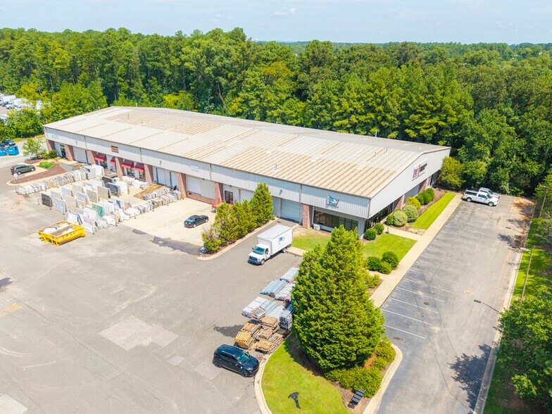 2436 S Miami Blvd, Durham, NC à louer - Photo de l’immeuble – Image 3 sur 3
