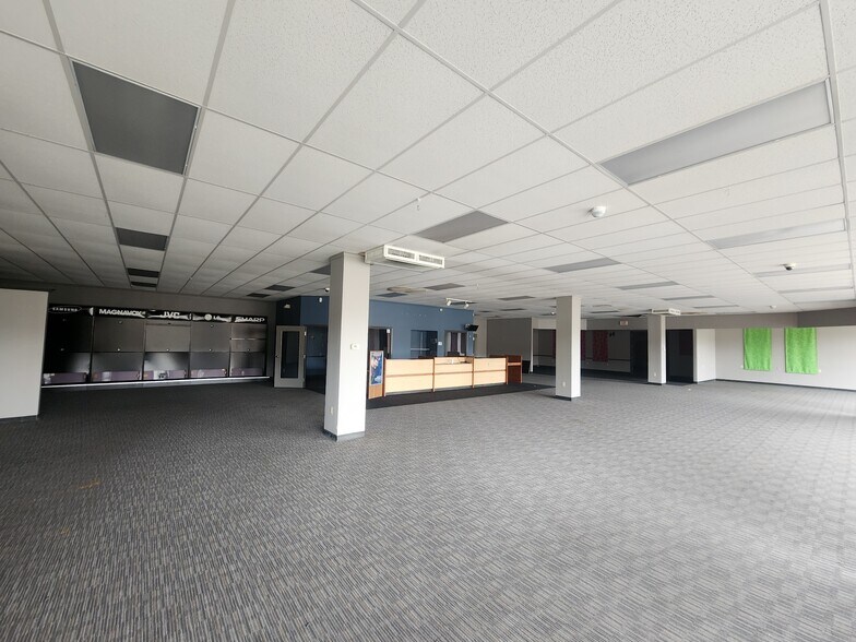 508 W Main St, Meriden, CT à louer - Photo de l’immeuble – Image 3 sur 5
