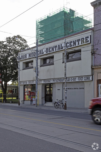 844 Bathurst St, Toronto, ON à louer - Photo de l’immeuble – Image 2 sur 5