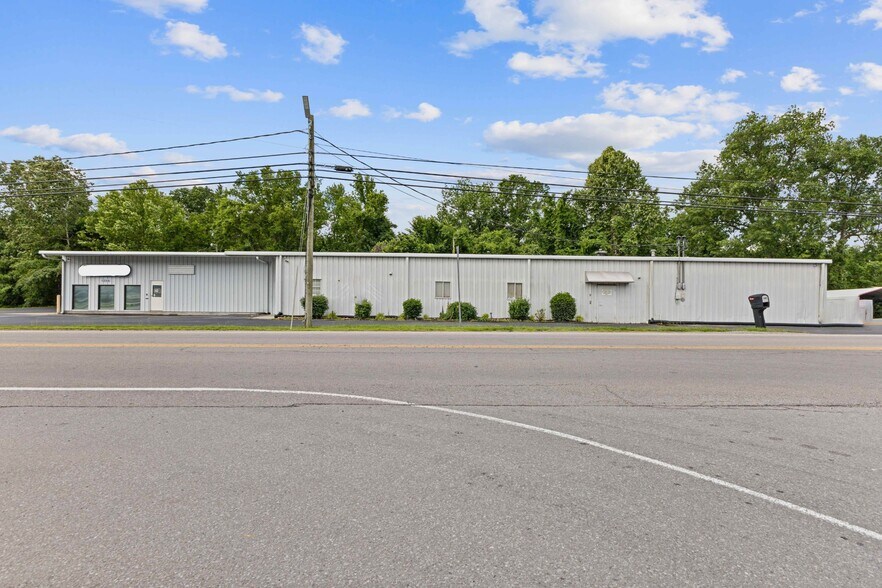 1094 N Main St, Ashland City, TN à vendre - Photo principale – Image 1 sur 33