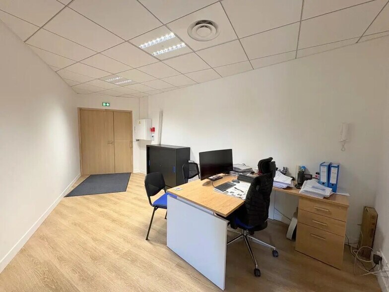 Bureau dans Saint-Germain-en-Laye à louer - Photo de l’immeuble – Image 2 sur 23