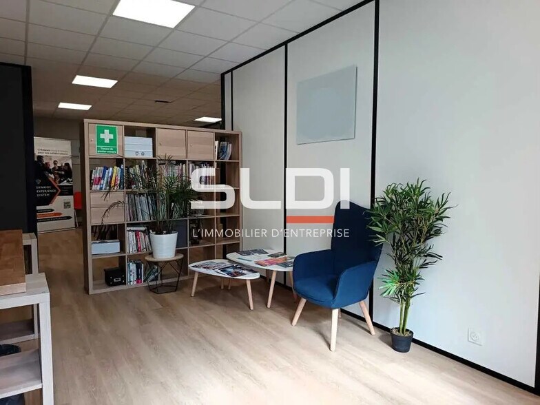 Bureau dans Villeurbanne à louer - Photo de l’immeuble – Image 2 sur 20