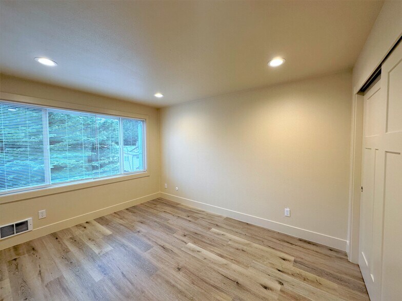 9025 35th Ave SW, Seattle, WA à vendre - Photo de l’immeuble – Image 3 sur 10