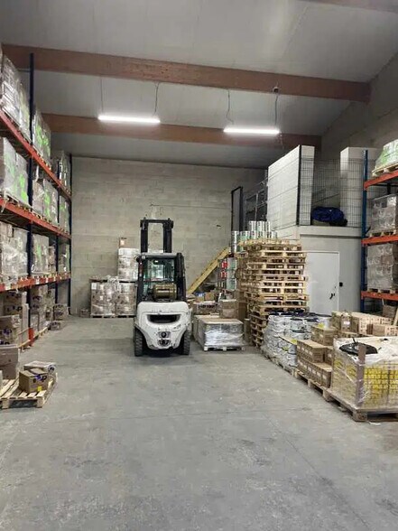 Bureau dans Crépy-en-Valois à louer - Photo de l’immeuble – Image 1 sur 1