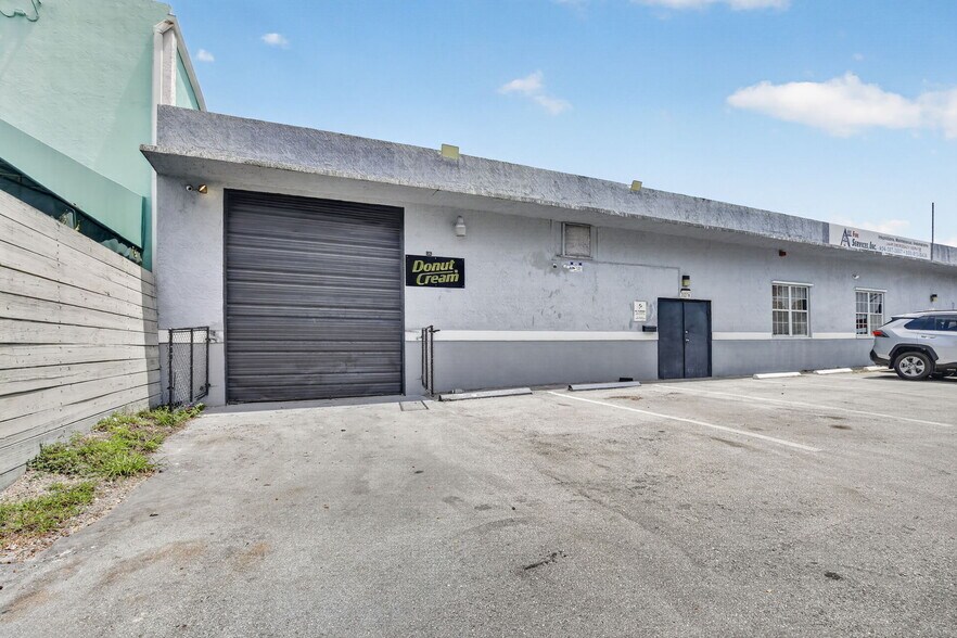 2027 Sherman St, Hollywood, FL à louer - Photo de l’immeuble – Image 2 sur 24